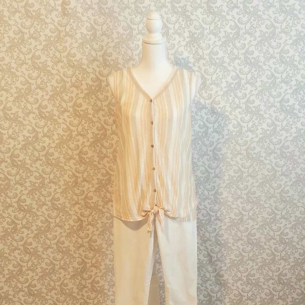 Adorable Tie Front 100% Linen Sleeveless T…